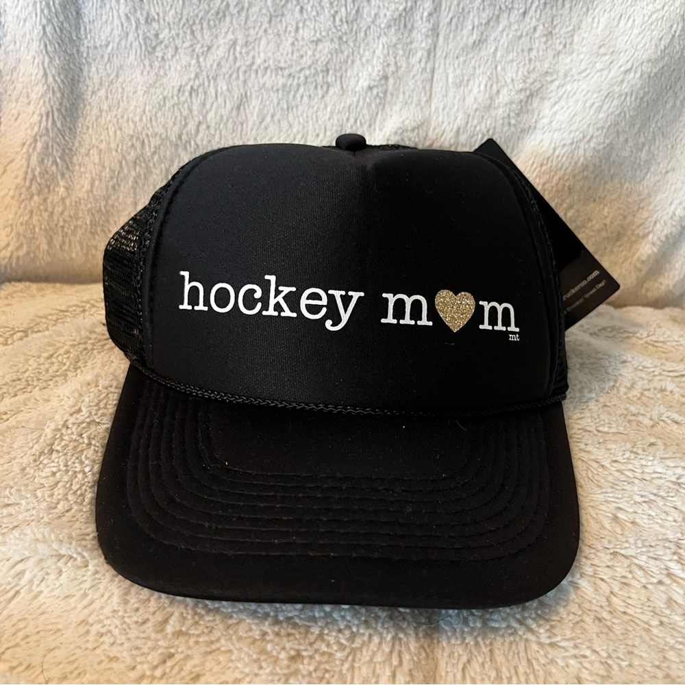 Hockey Mom Snapback Trucker Hat Black W/Gold Heart One Size Adjustable NEW NWT